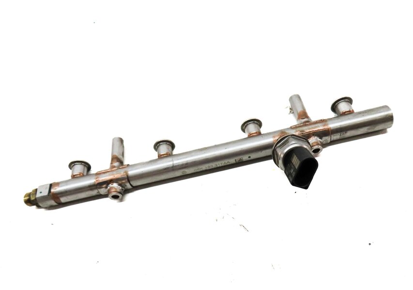 Thumbnail 3: 2018 AUDI Q5 (FY 80A) 2.0L DAYB TURBO ENGINE FUEL RAIL w/ SENSOR 06K133317AA