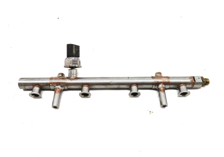 Thumbnail 5: 2018 AUDI Q5 (FY 80A) 2.0L DAYB TURBO ENGINE FUEL RAIL w/ SENSOR 06K133317AA