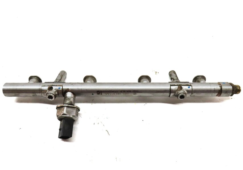 Thumbnail 6: 2018 AUDI Q5 (FY 80A) 2.0L DAYB TURBO ENGINE FUEL RAIL w/ SENSOR 06K133317AA
