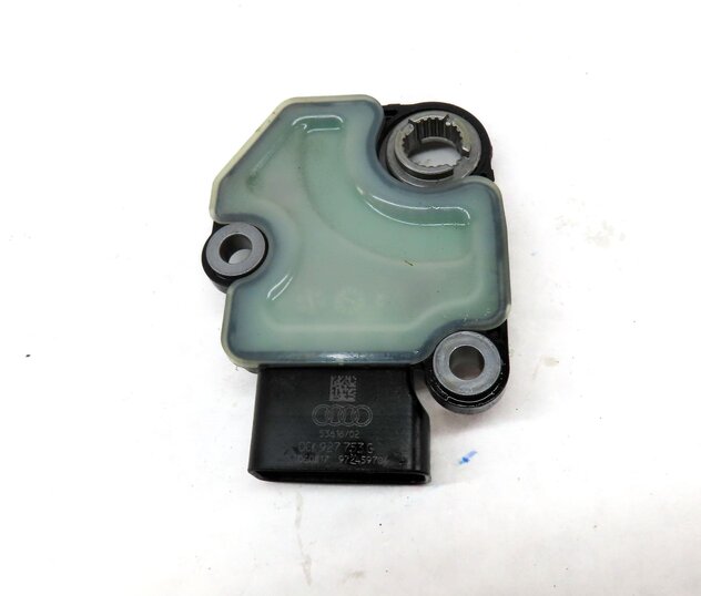 Thumbnail 2: 2018 AUDI Q5 FY 80A 2.0L 7 SPEED TRANSMISSION POSITION SENSOR MODULE 0CK927753G