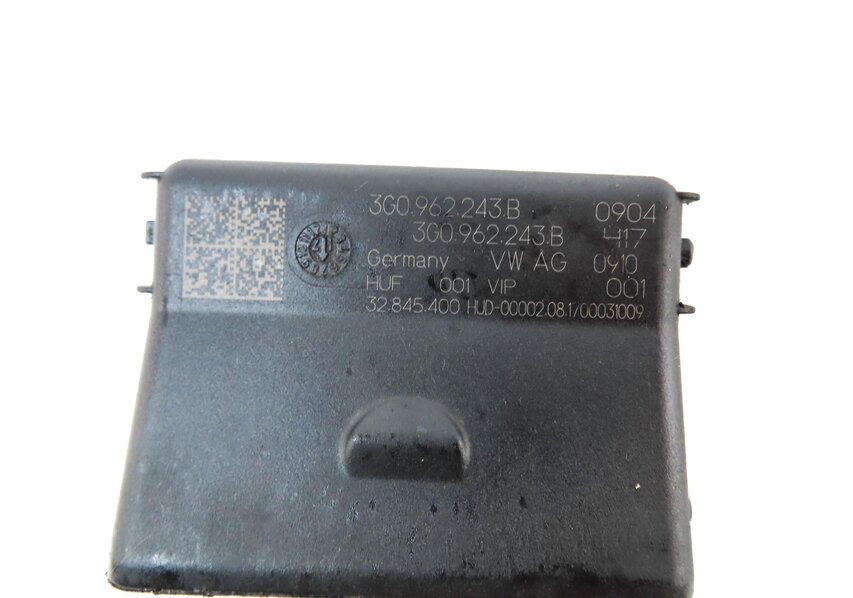 Thumbnail 4: 2018 AUDI Q5 (FY 80A) REAR HATCH TAILGATE TRUNK KICK PLATE OPEN CONTROL MODULE