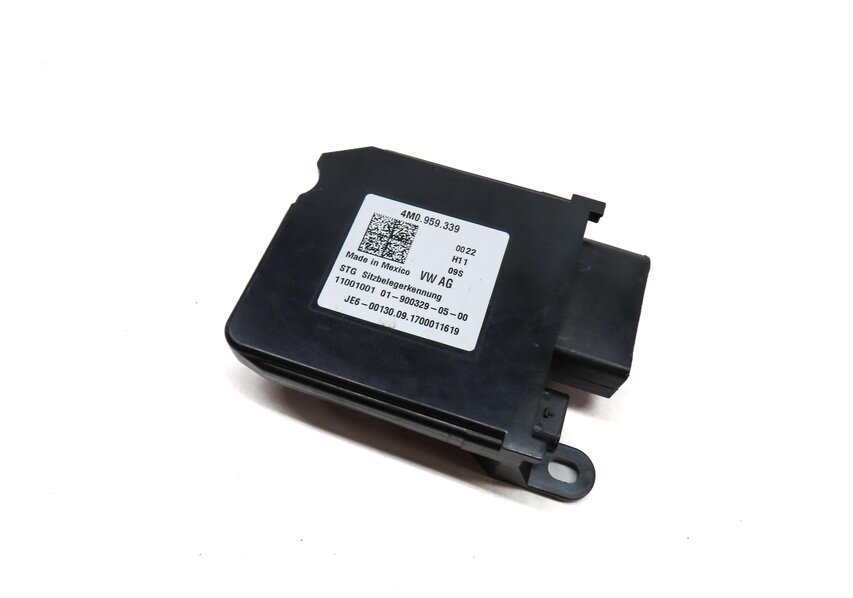 Thumbnail 1: 2018 AUDI Q5 (FY 80A) FRONT RIGHT PASSENGER SEAT OCCUPANCY SENSOR MODULE