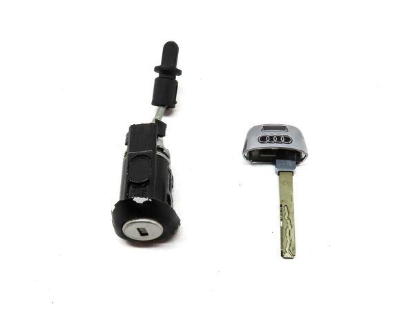Thumbnail 2: 2018 AUDI Q5 (FY 80A) FRONT LEFT DRIVER DOOR LOCK CYLINDER w/ SKELETON KEY