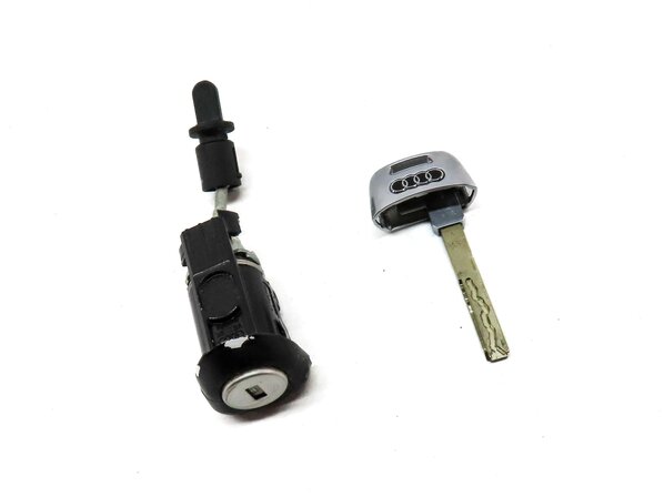 Thumbnail 3: 2018 AUDI Q5 (FY 80A) FRONT LEFT DRIVER DOOR LOCK CYLINDER w/ SKELETON KEY
