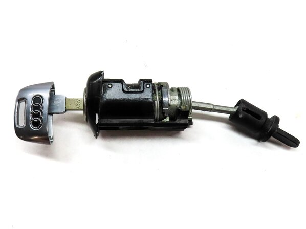Thumbnail 8: 2018 AUDI Q5 (FY 80A) FRONT LEFT DRIVER DOOR LOCK CYLINDER w/ SKELETON KEY