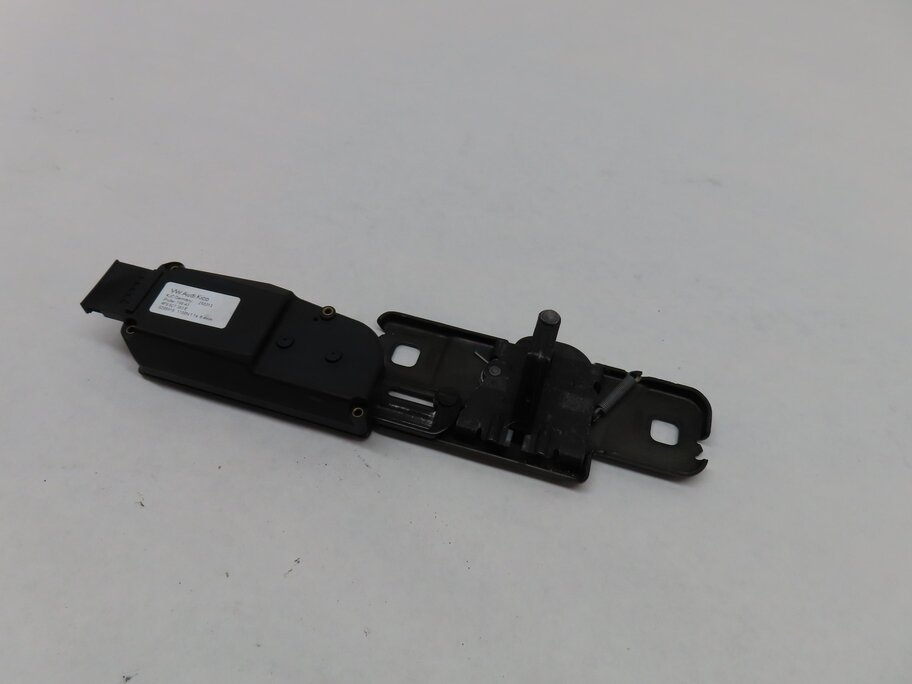 2013 AUDI Q5 (B8 8R) REAR HATCH TRUNK LOWER STRIKER LOCK LATCH w/ ACTUATOR