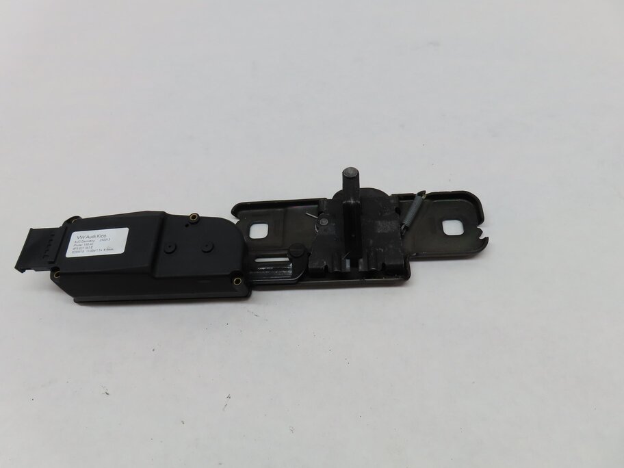 Thumbnail 2: 2013 AUDI Q5 (B8 8R) REAR HATCH TRUNK LOWER STRIKER LOCK LATCH w/ ACTUATOR
