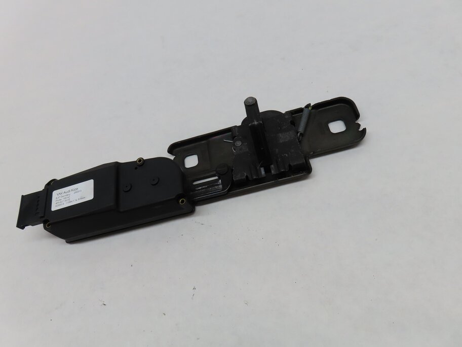 Thumbnail 3: 2013 AUDI Q5 (B8 8R) REAR HATCH TRUNK LOWER STRIKER LOCK LATCH w/ ACTUATOR
