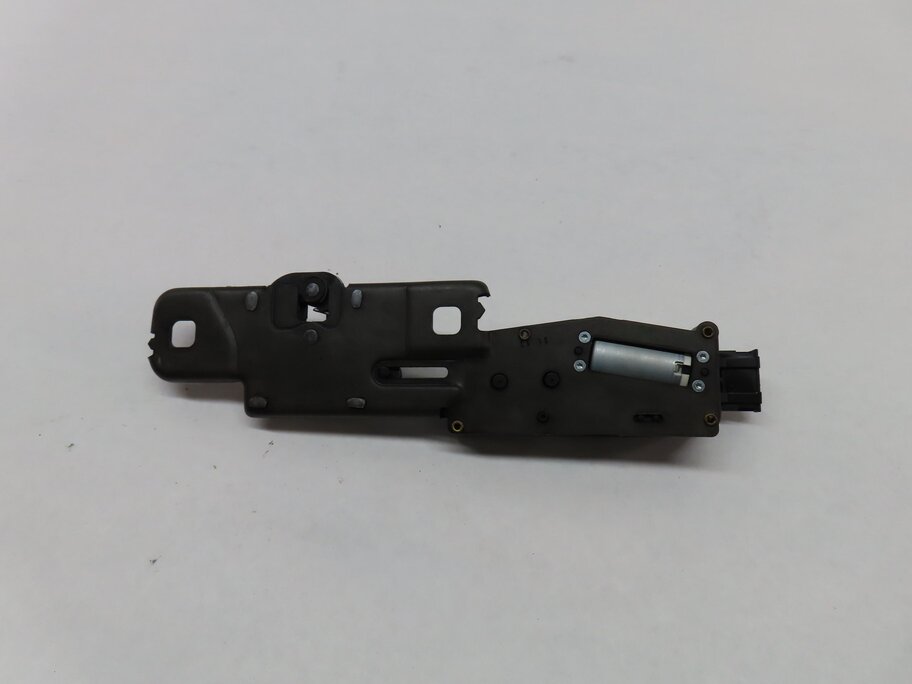 Thumbnail 5: 2013 AUDI Q5 (B8 8R) REAR HATCH TRUNK LOWER STRIKER LOCK LATCH w/ ACTUATOR
