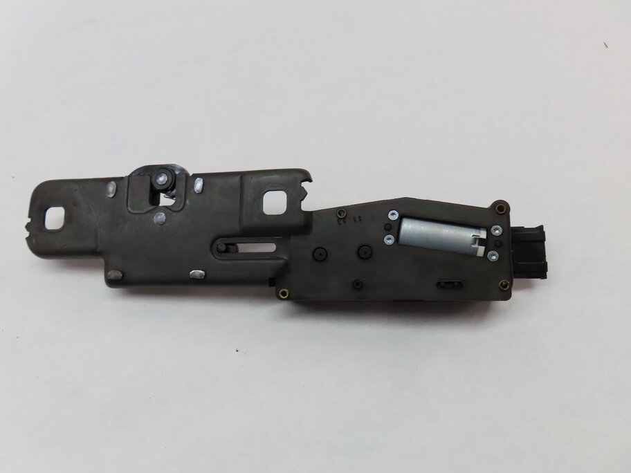 Thumbnail 6: 2013 AUDI Q5 (B8 8R) REAR HATCH TRUNK LOWER STRIKER LOCK LATCH w/ ACTUATOR