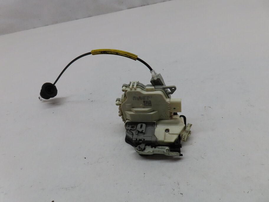 Thumbnail 2: 2010-2019 AUDI / PORSCHE A4 S4 A5 S5 A6 Q3 Q5 Q7 TT 911 - RIGHT FRONT DOOR LATCH