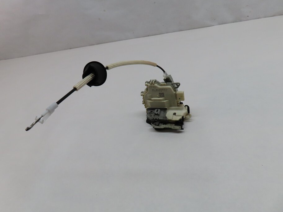 Thumbnail 2: 10-18 AUDI A3 A4 A8 Q3 Q5 S3 S4 SQ5 S8 (B8 D4 4H 8K 8R 8V) RIGHT REAR DOOR LATCH