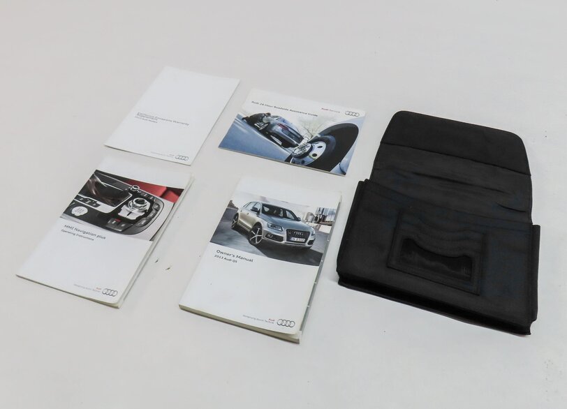 Thumbnail 2: 2013 AUDI Q5 (B8 8R) OWNERS MANUAL BOOKLET SET 4 w/ CARRYING CASE