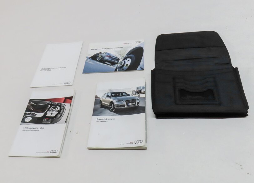 Thumbnail 3: 2013 AUDI Q5 (B8 8R) OWNERS MANUAL BOOKLET SET 4 w/ CARRYING CASE