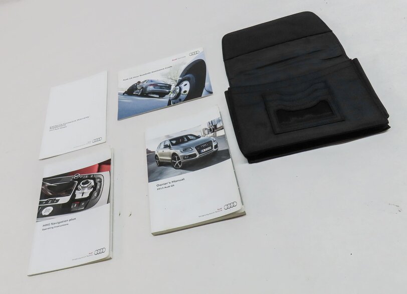 Thumbnail 4: 2013 AUDI Q5 (B8 8R) OWNERS MANUAL BOOKLET SET 4 w/ CARRYING CASE