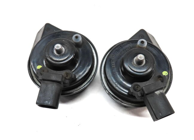Thumbnail 4: 2008-2017 AUDI A4 A5 S4 S5 Q5 (B8 8K 8R 8T) HIGH & LOW TONE SAFETY HORN SET