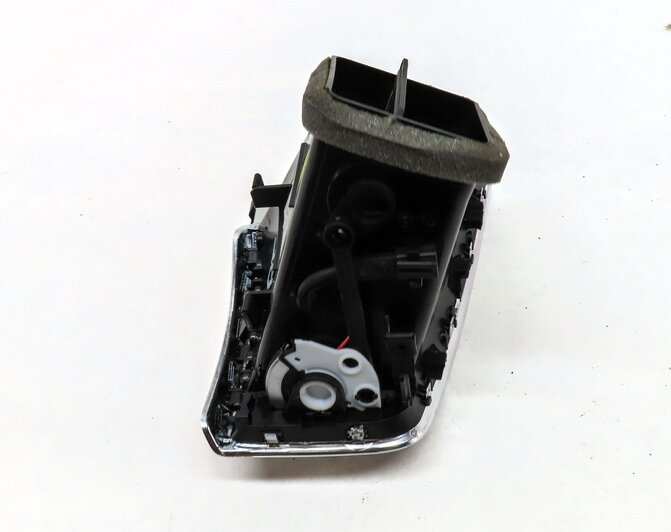 Thumbnail 5: 2013 AUDI Q5 (B8 8R) FRONT RIGHT DASH HVAC A/C HEATER AIR VENT (BLACK)