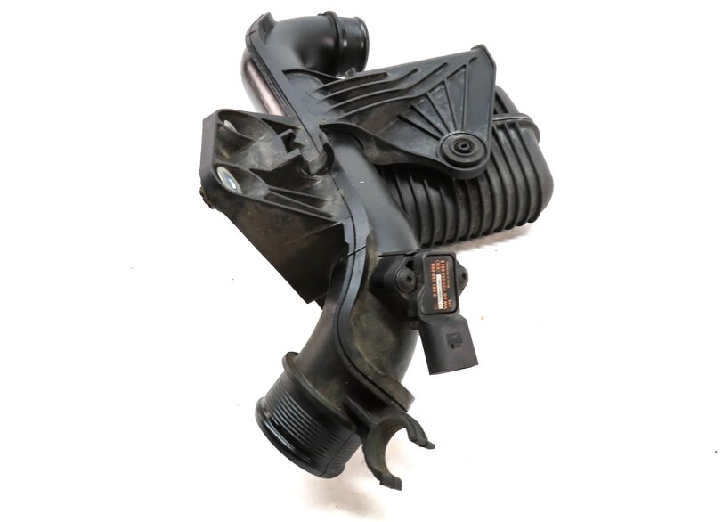 Thumbnail 6: 2013 AUDI Q5 B8 8R 2.0L ENGINE AIR INTAKE INTERCOOLER PRESSURE PIPE & DAMPER BOX
