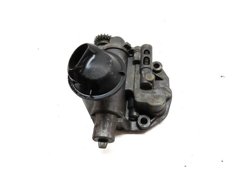Thumbnail 4: 2013 AUDI Q5 (B8 8R) 2.0L TURBO CPMA ENGINE OIL PUMP w/ PICKUP TUBE 06H115105BF