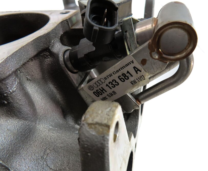 Thumbnail 6: 13-14 AUDI A4 A5 ALLROAD Q5 B8 8K 8T 2.0L TURBO ENGINE INTAKE MANIFOLD DIFFUSER