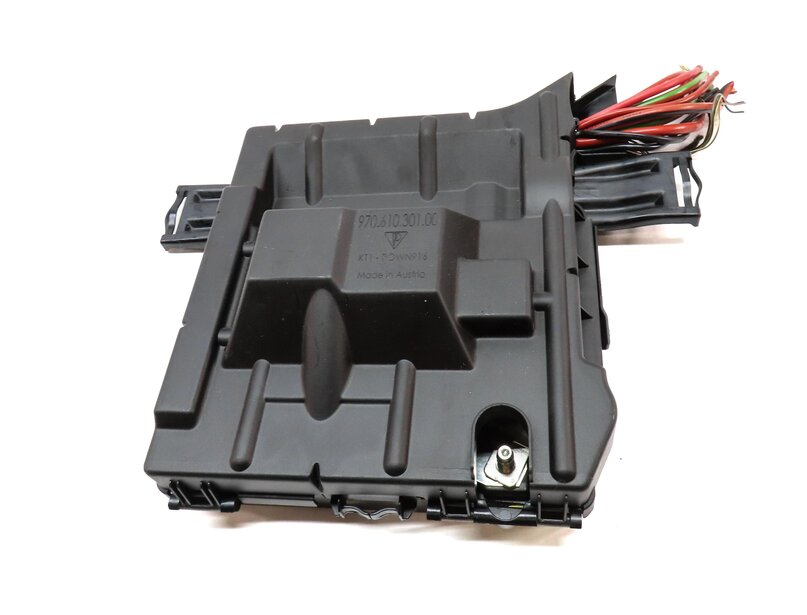 Thumbnail 2: 2011 PORSCHE PANAMERA (958) POWER JUNCTION BODY CONTROL MODULE 97061030100