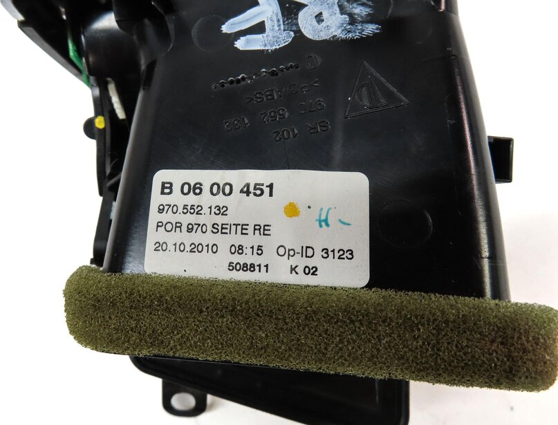 Thumbnail 6: 2011 PORSCHE PANAMERA (958) DASH FRONT RIGHT PASSENGER A/C HEATER AIR VENT BLACK