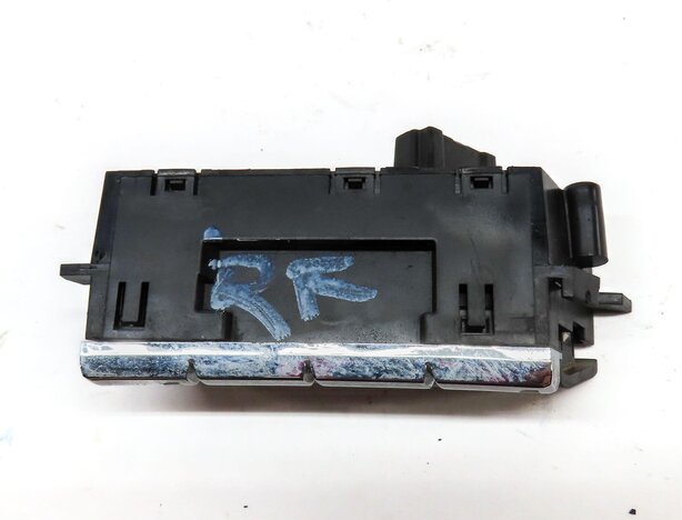 Thumbnail 4: 2011 PORSCHE PANAMERA (958) FRONT RIGHT PASSENGER SEAT MEMORY SWITCH BUTTON