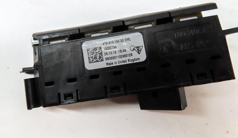 Thumbnail 6: 2011 PORSCHE PANAMERA (958) FRONT RIGHT PASSENGER SEAT MEMORY SWITCH BUTTON