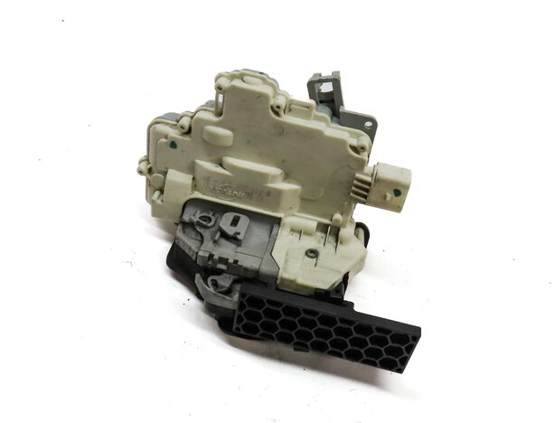 2010-2019 AUDI / PORSCHE A4 S4 A5 S5 A6 Q3 Q5 Q7 TT 911 - RIGHT FRONT DOOR LATCH