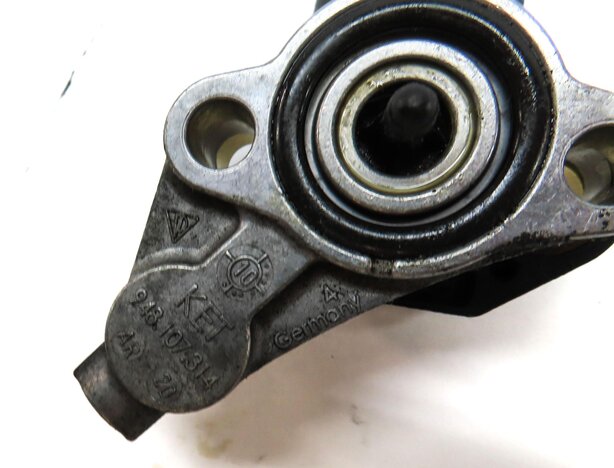 Thumbnail 5: 2011 PORSCHE PANAMERA (958) 4.8L M48 NON-TURBO ENGINE OIL PRESSURE SENSOR