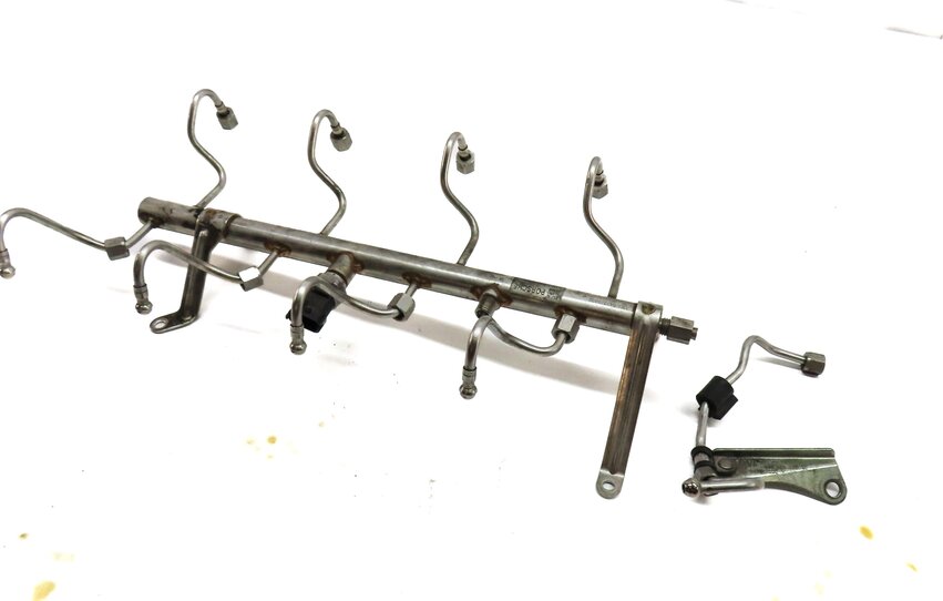 2011 PORSCHE PANAMERA (958) 4.8L M48 NON-TURBO ENGINE FUEL RAIL w/ LINES