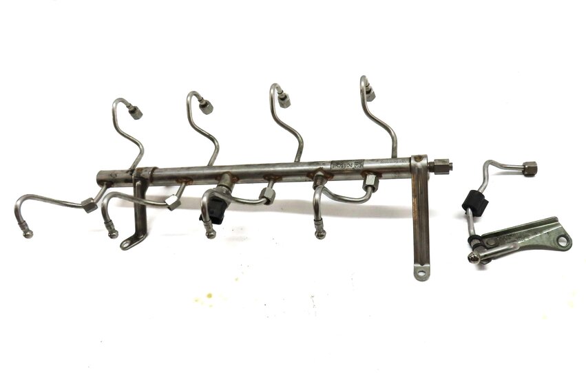 Thumbnail 2: 2011 PORSCHE PANAMERA (958) 4.8L M48 NON-TURBO ENGINE FUEL RAIL w/ LINES