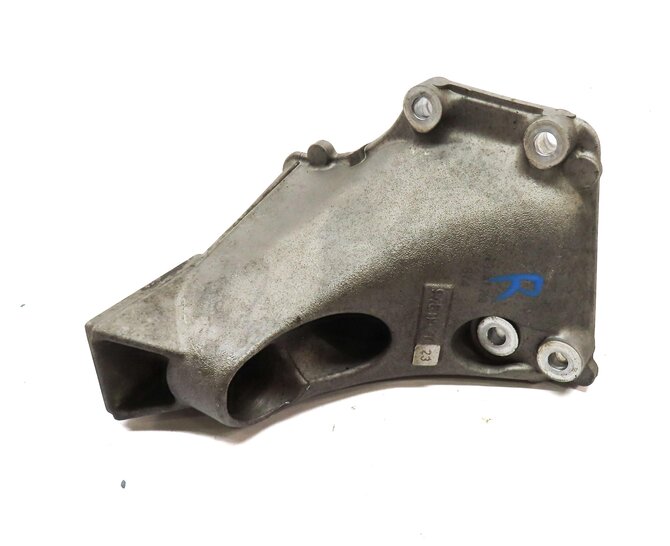 Thumbnail 2: 2011 PORSCHE PANAMERA (958) 4.8L M48 NON-TURBO RIGHT ENGINE MOUNT BRACKET