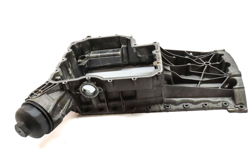 Thumbnail 2: 2011 PORSCHE PANAMERA (958) 4.8L M48 NON-TURBO UPPER ENGINE OIL PAN 94810716123