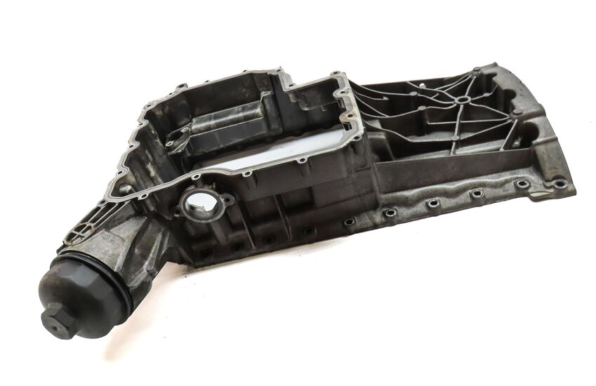 Thumbnail 3: 2011 PORSCHE PANAMERA (958) 4.8L M48 NON-TURBO UPPER ENGINE OIL PAN 94810716123