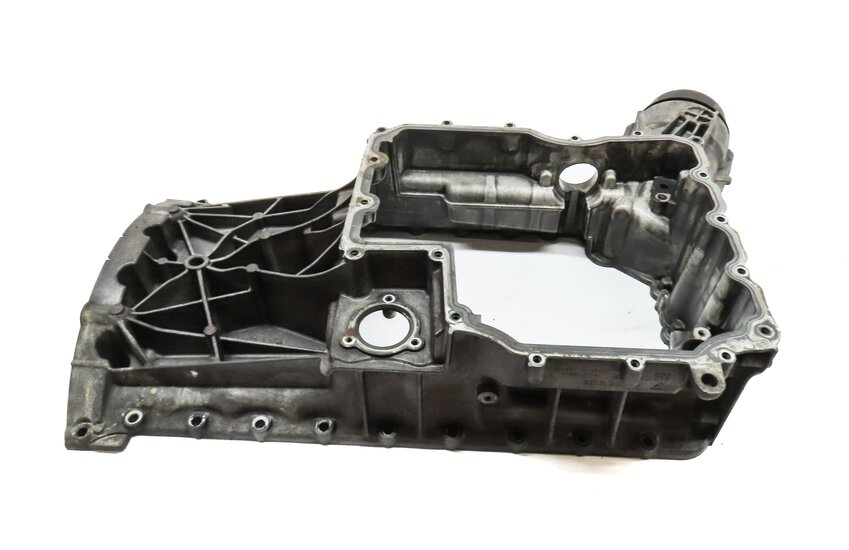 Thumbnail 5: 2011 PORSCHE PANAMERA (958) 4.8L M48 NON-TURBO UPPER ENGINE OIL PAN 94810716123