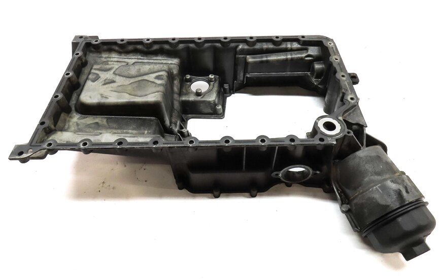 Thumbnail 6: 2011 PORSCHE PANAMERA (958) 4.8L M48 NON-TURBO UPPER ENGINE OIL PAN 94810716123