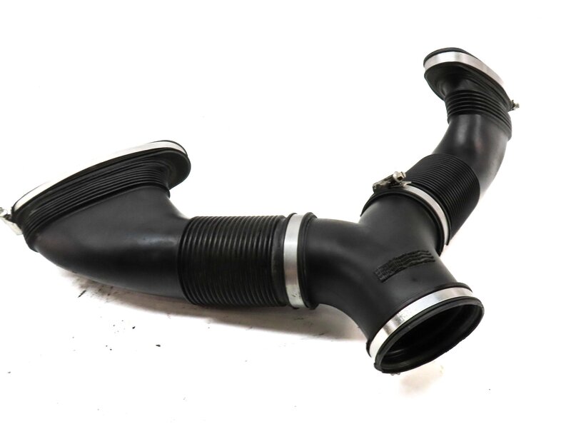 Thumbnail 4: 2011 PORSCHE PANAMERA (958) 4.8L M48 NON-TURBO ENGINE AIR INTAKE PIPE HOSE