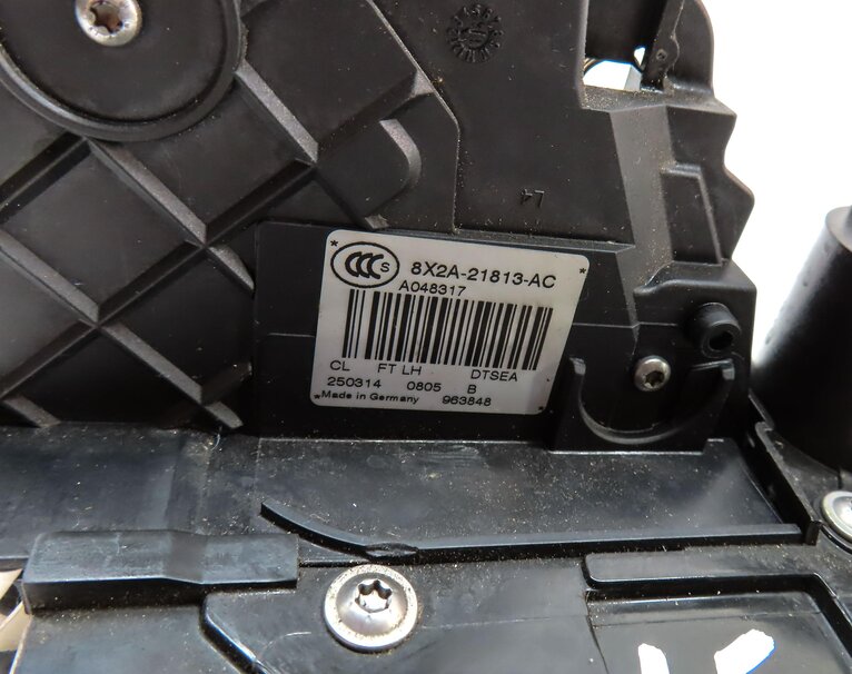 Thumbnail 7: 2010-2019 EVOQUE LR4 / RANGE ROVER SPORT (L320) LEFT FRONT PASSIVE DOOR LATCH