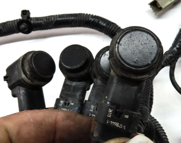 Thumbnail 6: 2014 LAND ROVER LR4 FRONT PARK ASSIST PDC SENSOR SET4 (BLACK) w/ WIRE HARNESS