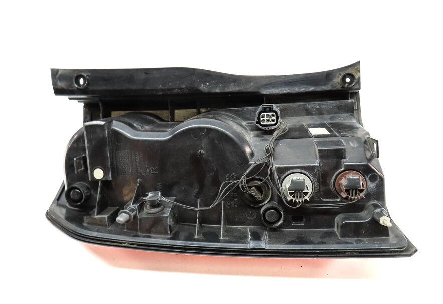 Thumbnail 6: 2014-2016 LAND ROVER LR4 - RIGHT PASSENGER REAR TAILLIGHT BRAKE LIGHT STOP LAMP