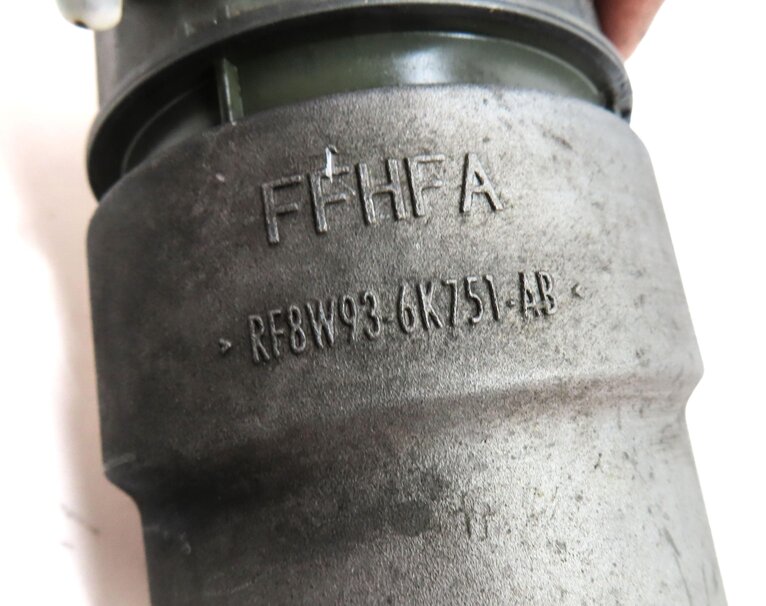 Thumbnail 6: 2014 LAND ROVER LR4 3.0L SUPERCHARGED ENGINE OIL FILTER HOUSING w/ SCREW CAP