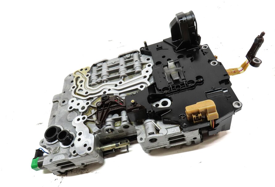 Thumbnail 3: 14-16 LR4 - RANGE ROVER SPORT (L405 L494) TRANSMISSION VALVE BODY w/ START STOP