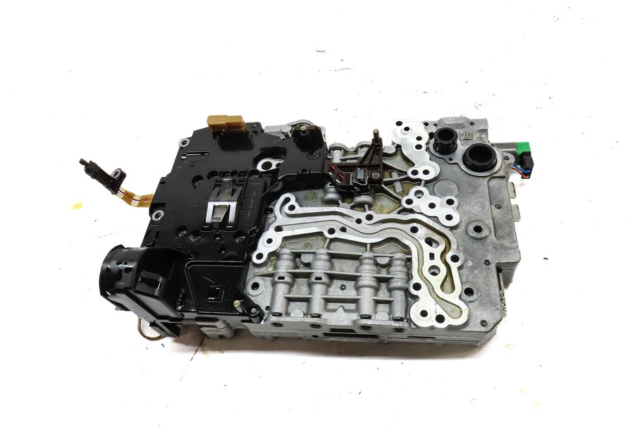 Thumbnail 4: 14-16 LR4 - RANGE ROVER SPORT (L405 L494) TRANSMISSION VALVE BODY w/ START STOP
