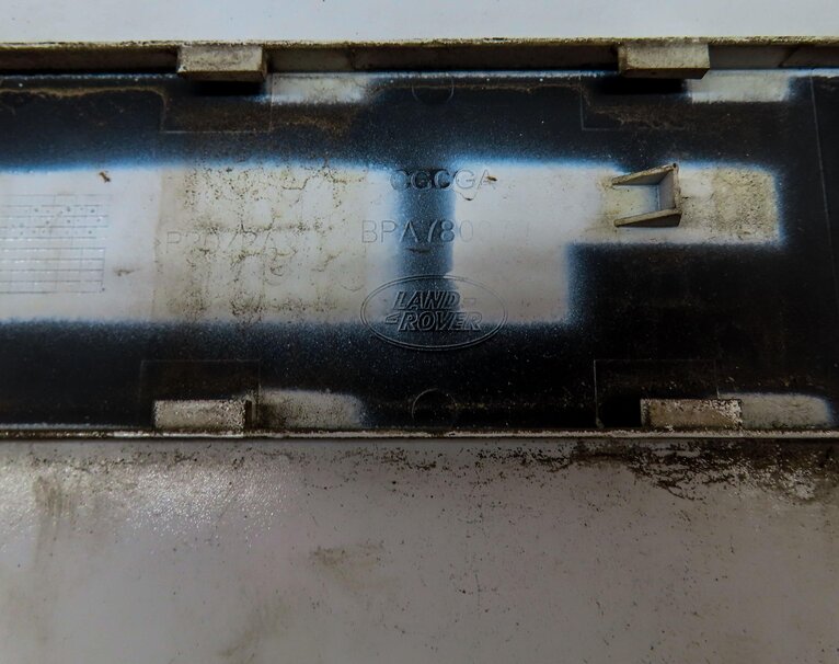 Thumbnail 6: 2005-2016 LR3 LR4 RANGE ROVER SPORT (L320) FUEL TANK DOOR (FUJI WHITE 867)