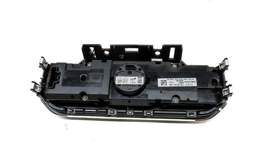 Thumbnail 5: 2014 LAND ROVER LR4 RADIO NAVIGATION PHONE VIDEO CLOCK INFO SWITCH BUTTON PANEL