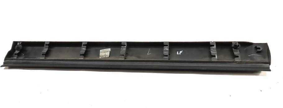 Thumbnail 6: 2014 LAND ROVER LR4 FRONT LEFT DRIVER DOOR LOWER TRIM MOULDING PANEL (BLACK)