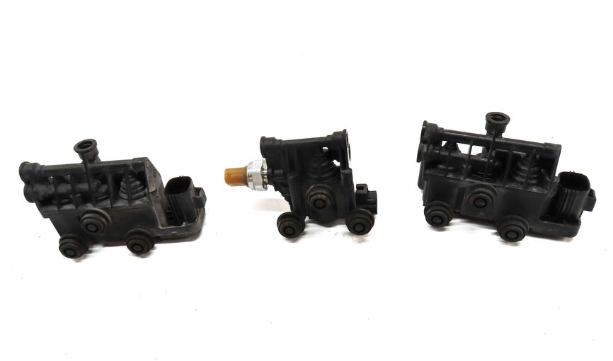 Thumbnail 2: 2014 LAND ROVER LR4 AIR SUSPENSION TRANSFER RELIEF VALVE BLOCK SET 3