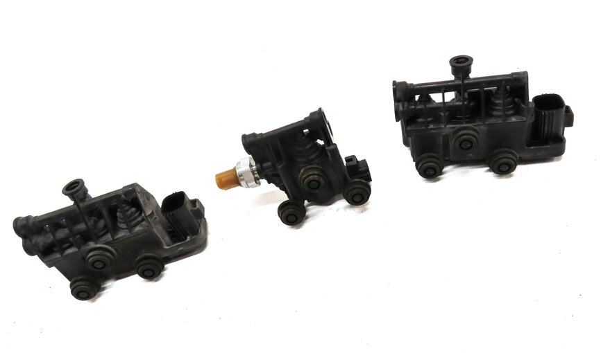 Thumbnail 3: 2014 LAND ROVER LR4 AIR SUSPENSION TRANSFER RELIEF VALVE BLOCK SET 3