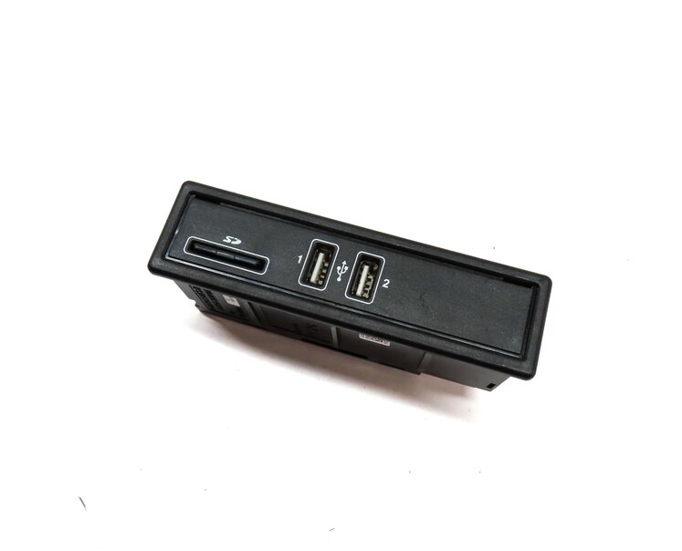 Thumbnail 1: 2015 MERCEDES C300 SEDAN (W205) USB SD CARD RADIO MEDIA INPUT CHARGE PANEL